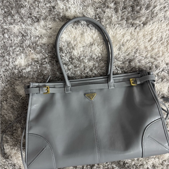 Elegant Gray Leather Tote Bag - Picture 1 of 5
